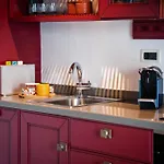 Seaside House Andrea - 3br With Balcony & Sea View By Irundo