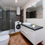 Seaside House Andrea - 3br With Balcony & Sea View By Irundo *