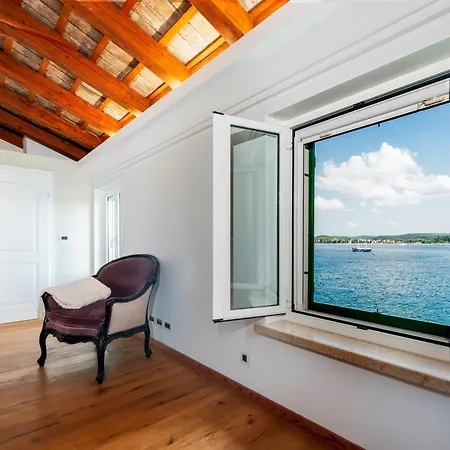 Apartment Seaside House Andrea - 3br With Balcony & Sea View