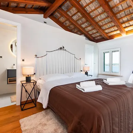 Seaside House Andrea - 3br With Balcony & Sea View By Irundo Rovinj